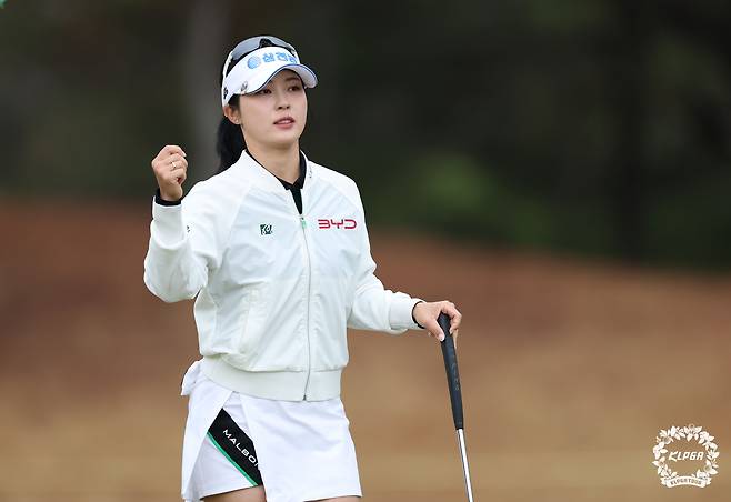 공동 선두에 나선 전예성. 사진 제공=KLPGA
