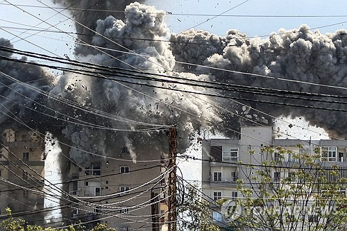 아스라엘군의 레바논 남부 티레 공습 순간. AFP 연합뉴스
