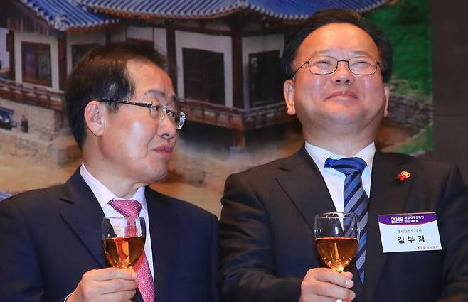 홍준표 전 대구시장(왼쪽)과 김부겸 전 국무총리 ⓒ 연합뉴스