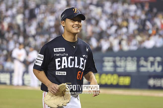 ▲ 8회 셋업맨으로 승격한 정우주는 보직에 빠르게 적응한다면 좋은 결과를 낼 수 있는 재능이다 ⓒ곽혜미 기자