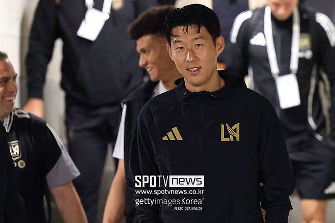 ▲ “몇 달 동안 멕시코의 적이자 악당”, “자신을 괴롭히던 크루스 아술 팬들에게 득점 후 손짓으로 경고했다”는 멕시코 현지 보도는 손흥민을 향한 반감 심리를 더욱 증폭할 수 있다.&nbsp;