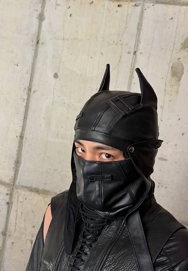 "김태형이 장르" 방탄소년단 뷔, 감각적 '블랙 카리스마'