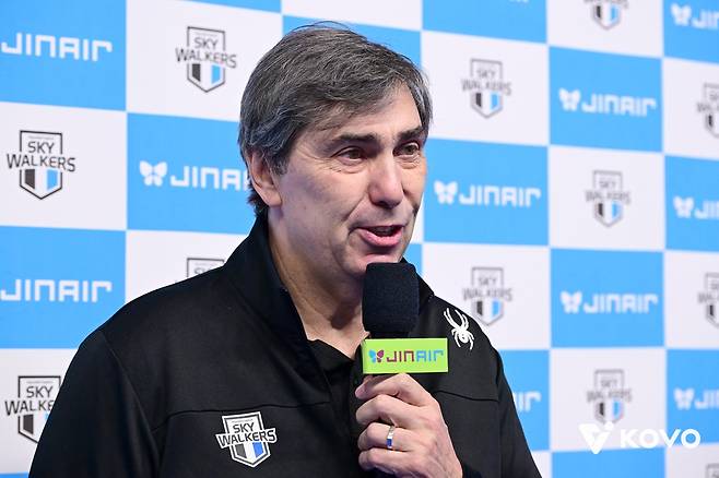 인터뷰하는 블랑 현대캐피탈 감독 [한국배구연맹 제공. 재판매 및 DB 금지]