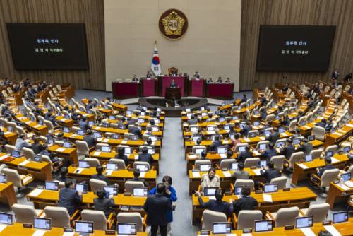 ◇김민석 국무총리가 10일 국회에서 열린 본회의에서 정부가 제출한