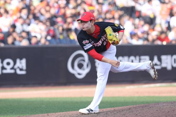 데뷔 첫 세이브의 성영탁(사진=KIA)