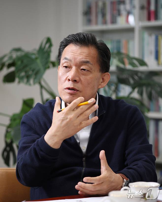 이재준 경기 수원시장이 10일 경기 수원시 팔달구 수원시청 집무실에서 뉴스1과 인터뷰를 하고 있다. 2026.4.10/뉴스1 ⓒ 뉴스1 김영운 기자