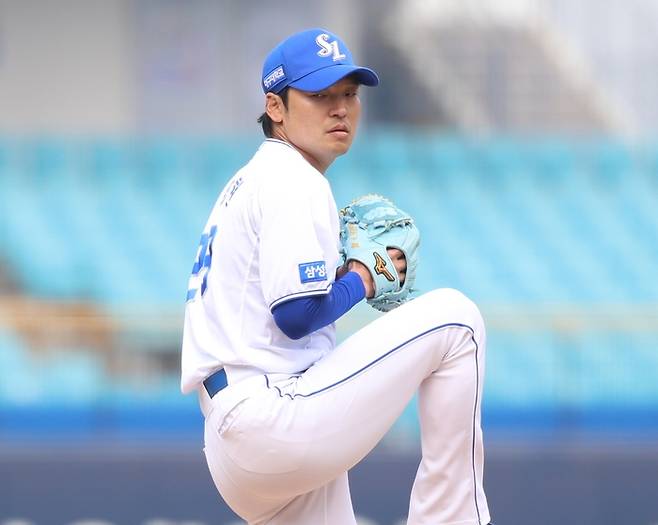 삼성 백정현이 24일 대구삼성라이온즈파크에서 열린 2026 KBO리그 시범경기 KIA전에서 5회초 등판해 역투하고 있다. 사진 | 삼성 라이온즈