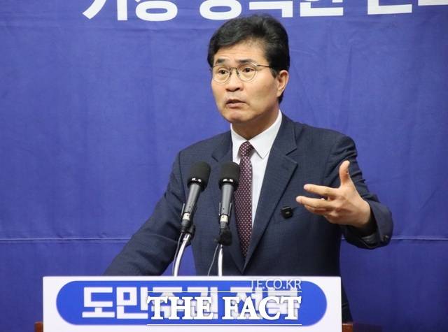 이원택 더불어민주당 전북특별자치도지사 후보는 식사비 대납 의혹애 대해 본인과 수행원의 식사비는 직접 결제했다고 해명했다. 사진은 이 후보. /이원택 의원실
