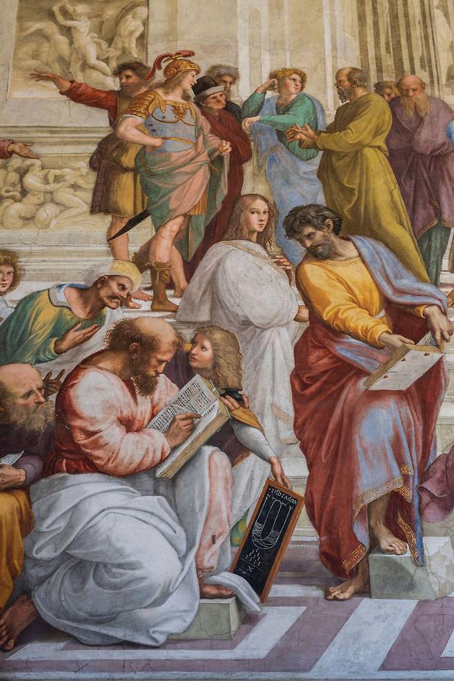 ‘아테네 학당’에서 피코로 추정되는 인물(가운데 흰 옷 차림)이 그려진 부분. [사진 까치]