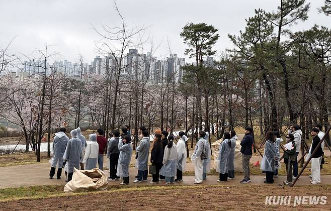 충남도는 10일 내포신도시 홍예공원에서 도청 공무원들이 참여한 가운데 최종 현장점검을 실시했다.