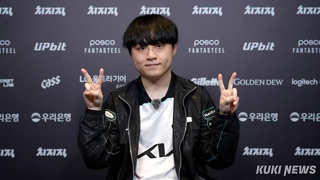 ‘쇼메이커’ 허수가 11일 서울 종로구 LCK 아레나에서 열린 젠지와의 2026 LoL 챔피언스 코리아(LCK) 정규 시즌 1라운드 경기가 끝난 뒤 쿠키뉴스와 인터뷰 하고 있다. 송한석 기자