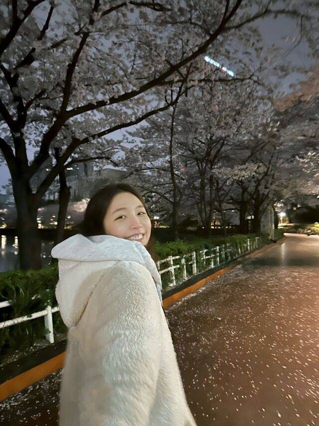 성해은이 벚꽃을 보러 나들이를 떠난 근황을 공개했다. / 성해은 SNS