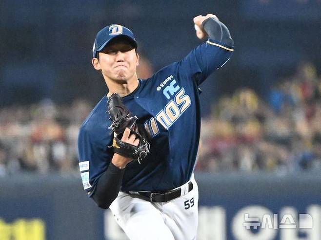[광주=뉴시스] 이현행 기자 = 3일 오후 광주 북구 광주-기아챔피언스필드에서 열린 2026 신한 SOL KBO리그 NC다이노스 대 KIA타이거즈의 경기, 1회 말 NC 선발 구창모가 역투하고 있다. 2026.04.03. lhh@newsis.com