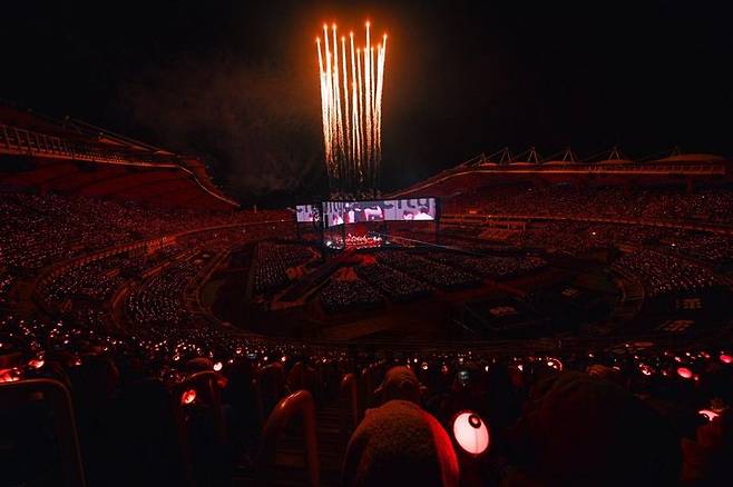 [고양=뉴시스] 글로벌 슈퍼그룹 '방탄소년단'(BTS)이 11일 경기 고양 고양종합운동장 주경기장에서 월드투어 '아리랑'을 펼치고 있다. (사진 = 빅히트 뮤직(하이브) 제공) 2026.04.11 photo@newsis.com *재판매 및 DB 금지