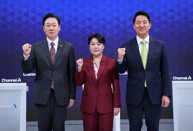 국민의힘 서울시장 후보 제2차 토론회     (서울=연합뉴스) 국민의힘 서울시장 경선 후보인 박수민 의원(왼쪽부터), 윤희숙 전 의원, 오세훈 서울시장이 10일 서울 종로구 채널A 스튜디오에서 열린 국민의힘 서울시장 후보 제2차 TV 토론회에 참석해 포즈를 취하고 있다. 2026.4.10 [국회사진기자단]     photo@yna.co.kr (끝)   <저작권자(c) 연합뉴스, 무단 전재-재배포, AI 학습 및 활용 금지> 연합뉴스