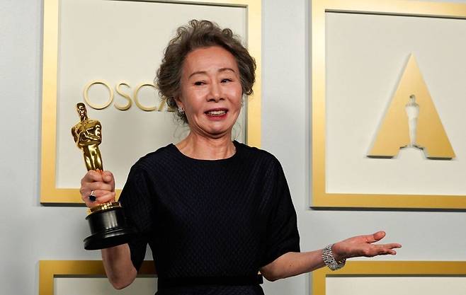 2021년 아카데미 여우조연상을 수상한 윤여정.&nbsp;뉴스1