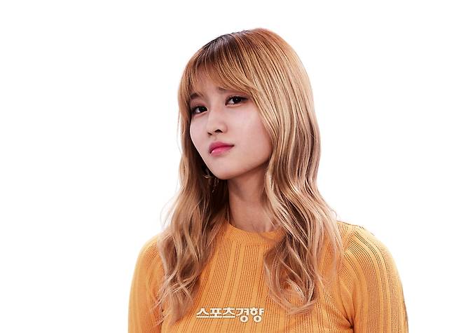 월드투어 도중 발치 소식을 알린 트와이스 멤버 모모. 사진 이선명 기자 57km@kyunghyang.com