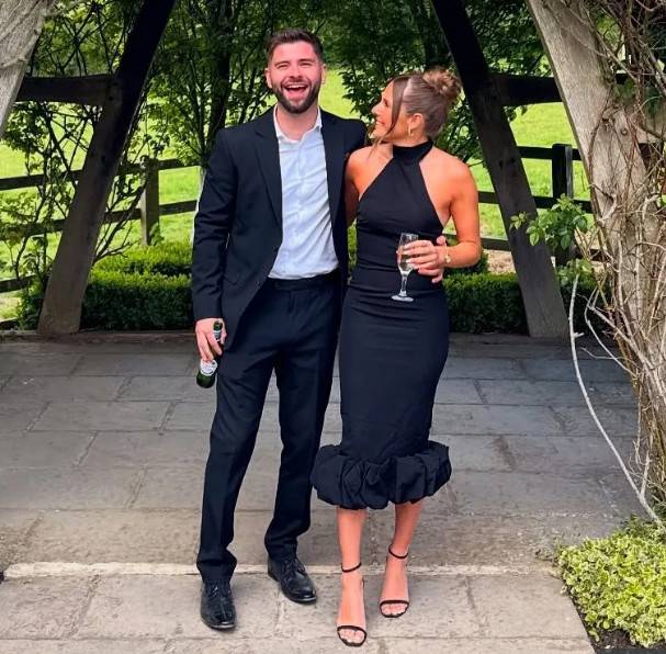 톰 개럿(왼쪽)과 올리비아 부자글로. /사진=더선 갈무리