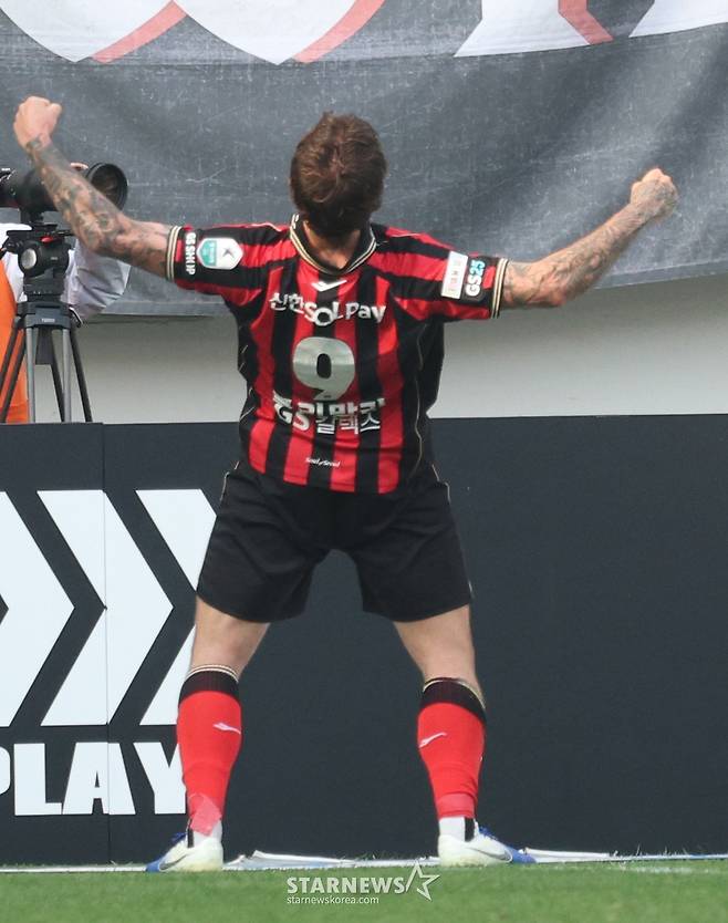 [B하인드★] 실바의 우승 부적, 송민규-야잔 제치고 클리말라 발에 철썩! 3,205일 상암 징크스 깬 FC서울 극장골!