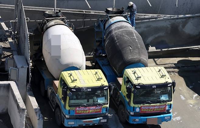 산업의 쌀인 나프타를 비롯해 식량 생산에 필요한 요소, 헬륨 브롬 등 반도체 핵심 소재에 이르기까지 병목 현상을 빚고 있다.[사진｜뉴시스]