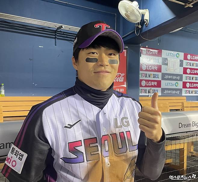 LG 트윈스 천성호가 10일 서울 잠실야구장에서 열린 2026 신한 SOL Bank KBO 리그 정규시즌 SSG 랜더스와 홈경기를 마친 뒤 취재진과 인터뷰에 응하고 있다. 잠실, 김유민 기자