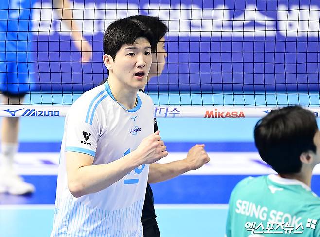 10일 오후 인천 계양체육관에서 열린 '진에어 2025-2026 V-리그' 대한항공과 현대캐피탈의 챔피언결정전 5차전 경기, 대한항공 정지석이 득점에 기뻐하고 있다. 인천, 박지영 기자