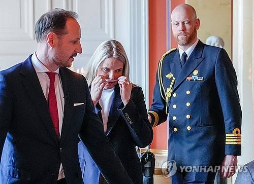 노르웨이 호콘 왕세자(왼쪽)와 메테마리트 왕세자빈 [EPA 연합뉴스 자료사진. 재판매 및 DB 금지]