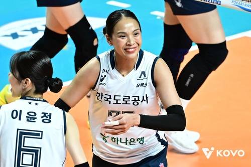 한국도로공사에서 뛴 아시아쿼터 선수 타나차(중앙) [한국배구연맹 제공. 재판매 및 DB 금지]