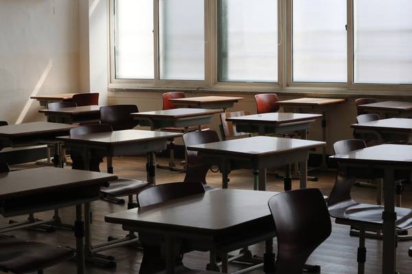 최근 광주시 한 중학생이 여자 교사를 폭행하는 사건이 발생하자 교권 침해행위를 학교생활기록부에 기재해야 한다는 목소리가 나오며 교육계를 뜨겁게 달구고 있다. 사진은 기사 내용과 관련없음. /연합뉴스