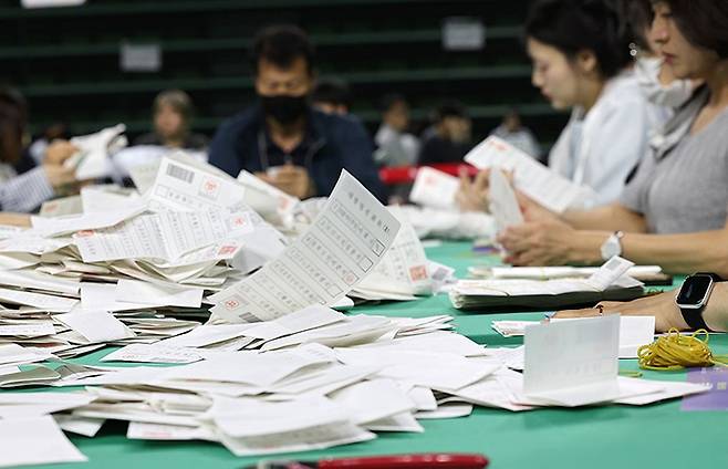 이름 없이 뽑힌 권력-지방의회 비례대표의 민낯. 사진=연합뉴스 자료