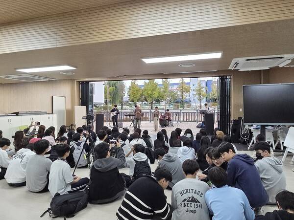 다목적공연장 데크에서 열린 야외음악회.