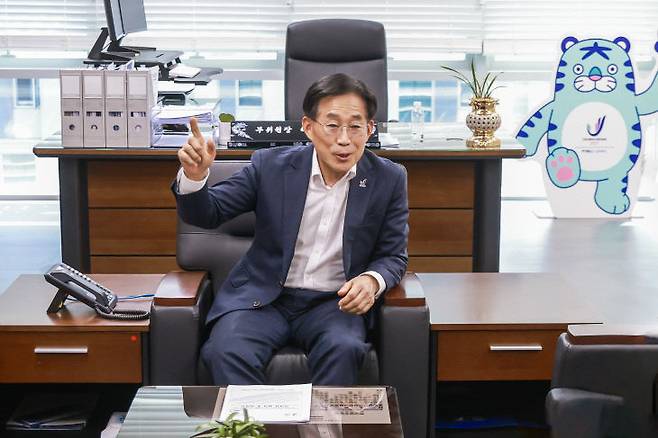 이창섭 충청 유니버시아드대회 조직위원회 부위원장이 2027년 대회 개최 준비 상황에 대해 설명하고 있다. (사진=충청U대회 조직위 제공)