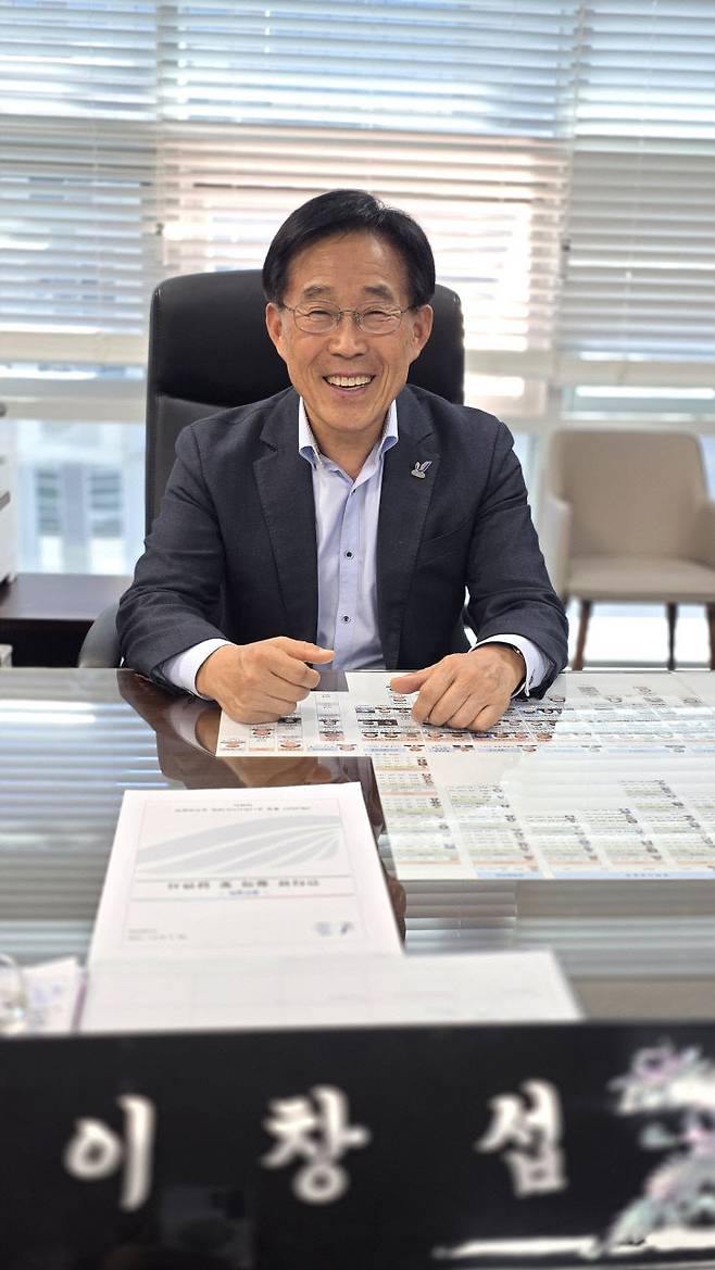 이창섭 충청 유니버시아드대회 조직위원회 부위원장이 2027년 대회 개최 준비 상황에 대해 설명하고 있다. (사진=이은지 기자)