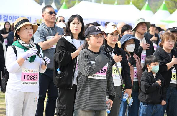 창녕군과 (사)창녕낙동강유채축제위원회, 경남도민일보가 함께한 제9회 창녕 유채꽃 라디엔티어링 행사가 창녕군 남지읍 낙동강변 유채단지에서 열렸다./김구연 기자