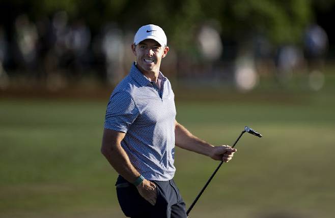 매킬로이가 12일(한국시간) 미국 조지아주 오거스타 내셔널 골프클럽에서 열린 마스터스 3라운드 18번홀에서 퍼트를 끝낸 뒤 아쉬운 표정을 짓고 있다. (사진=ANGC)