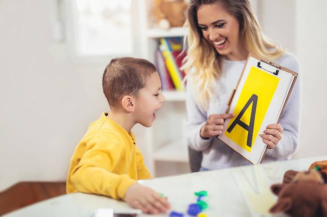 자폐 스펙트럼 장애(ASD)와 주의력결핍과잉행동장애(ADHD)가 서로 다른 질환이 아니라, 같은 뇌 발달 과정과 유전자 작용에서 비롯됐을 가능성이 있다는 연구 결과가 나왔다. 사진=게티이미지뱅크
