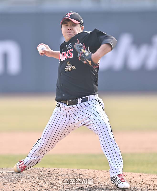 LG 투수 장현식이 16일 수원케이티위즈파크에서 열린 2026 KBO리그 KT와 시범경기 9회 역투하고 있다. 수원 | 최승섭기자 thunder@sportsseoul.com