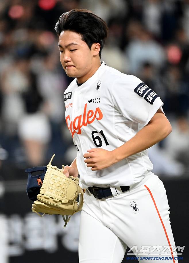 1일 대전한화생명볼파크에서 열린 KT와 한화의 경기. 7회초 한화 정우주가 실점 후 마운드를 내려가고 있다. 대전=허상욱 기자wook@sportschosun.com/2026.04.01/