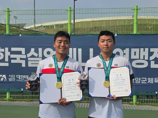 남자복식 우승 정윤성 현준하