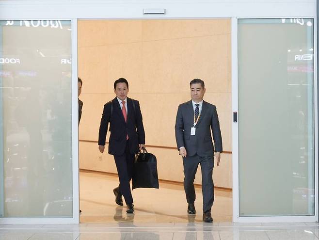 장동혁 국민의힘 대표가 11일 미국 워싱턴DC를 방문하기 위해 출국길에 오르고 있다. ⓒ장동혁 대표 페이스북 갈무리