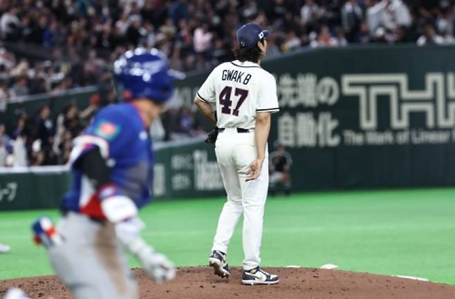 정쭝저에게 솔로 홈런 허용하는 한국 곽빈. 연합뉴스