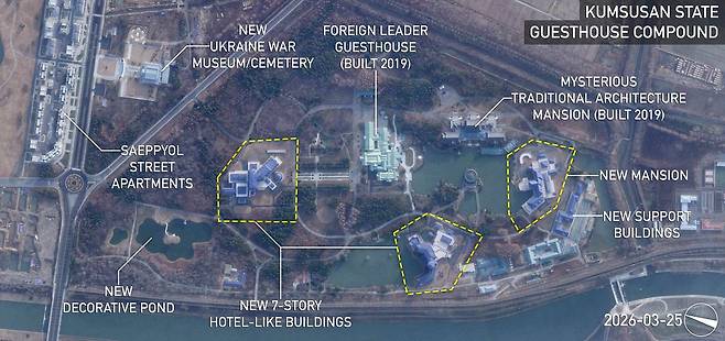 3일 북한 전문매체 NK뉴스는 지난달 26일 위성사진 전문 업체 플래닛랩스가 촬영한 위성사진을 통해 금수산 영빈관 내부에 7층 규모 호텔형 건물 2동과 별도의 저택이 신축됐다고 보도했다. NK뉴스 캡처