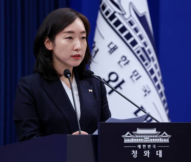 ▲ 전은수 대변인이 12일 청와대 춘추관에서 이날 김용범 정책실장 주재로 열린 비상경제 현안점검회의 관련 브리핑을 하고 있다. 연합뉴스