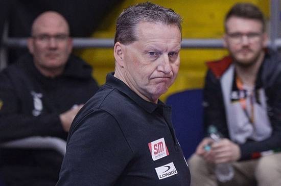 지난 7일 개막한 보고타3쿠션월드컵은 2600m 고도에 따른 고산병 등으로 ‘가장 힘든 3쿠션월드컵’이란 평가를 받고 있다. 이번 대회에서도 세계톱랭커들이 쩔쩔매고 있다. ‘레전드’에디 멕스는 32강 조별리그에서 강자인에게 28이닝만에 19:40으로 패하며 애버리지 0.679를 기록했다. 멕스는 그러나 이후 2연승을 거두며 16강에 진출했다. (사진=SOOP)