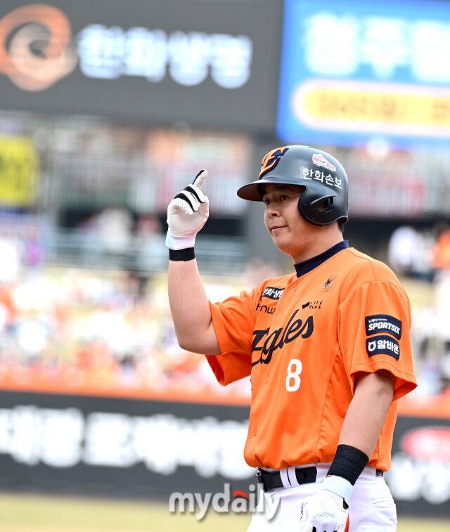 2026년 3월 29일 오후 대전 한화생명볼파크에서 열린 ‘2026 신한 SOL KBO리그' 키움 히어로즈와 한화 이글스의 경기. 한화 노시환이 6회말 무사 1.2루서 안타를 친 뒤 기뻐하고 있다./마이데일리