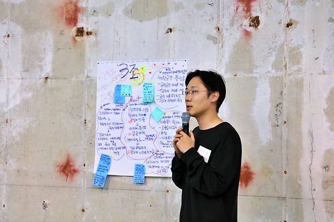 그린피스 ‘그린아젠다빌더스’ 캠페인에 참여한 시민이 정책 제안 아이디어를 발표하고 있다.[그린피스 제공]