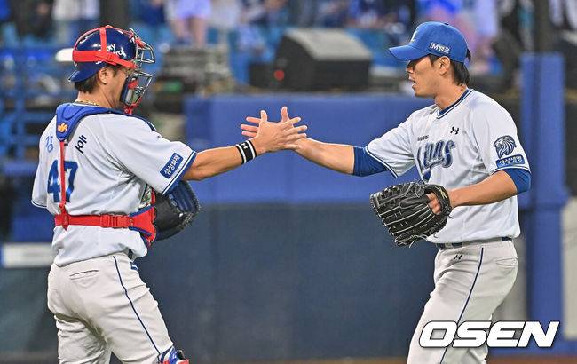 [OSEN=대구, 이석우 기자] 삼성 라이온즈 강민호, 김재윤 206 2026.04.11 / foto0307@osen.co.kr