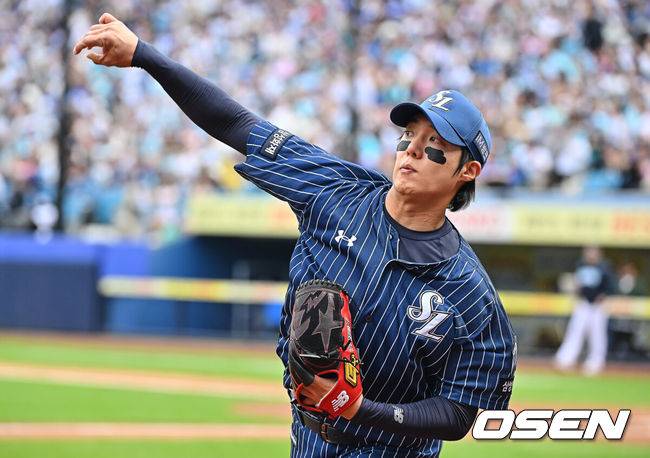 [OSEN=대구, 이석우 기자] 12일 대구삼성라이온즈파크에서 2026 신한 SOL KBO 리그 삼성 라이온즈와 NC 다이노스의 경기가 열렸다. 홈팀 삼성은 원태인이, 방문팀 NC는 토다가 선발 출전했다. 삼성 라이온즈 선발 투수 원태인이 역투하고 있다. 2026.04.12 / foto0307@osen.co.kr
