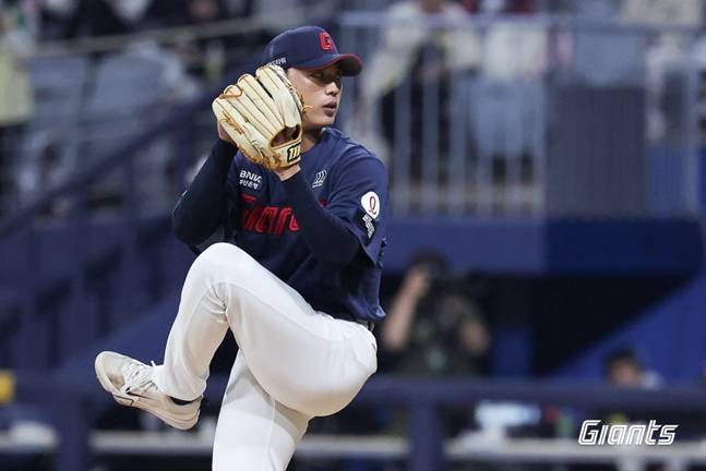 8회말에 나서 1⅔이닝 무실점으로 승리투수가 된 박정민. /사진=롯데 자이언츠