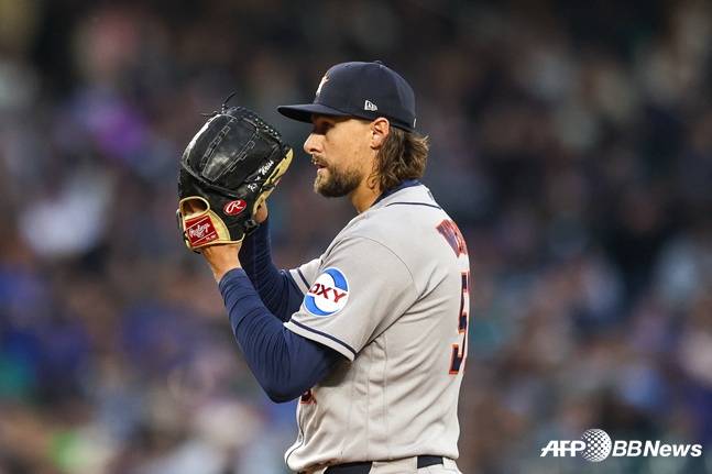 휴스턴 와이스가 포수와 사인을 주고 받고 있다. /AFPBBNews=뉴스1